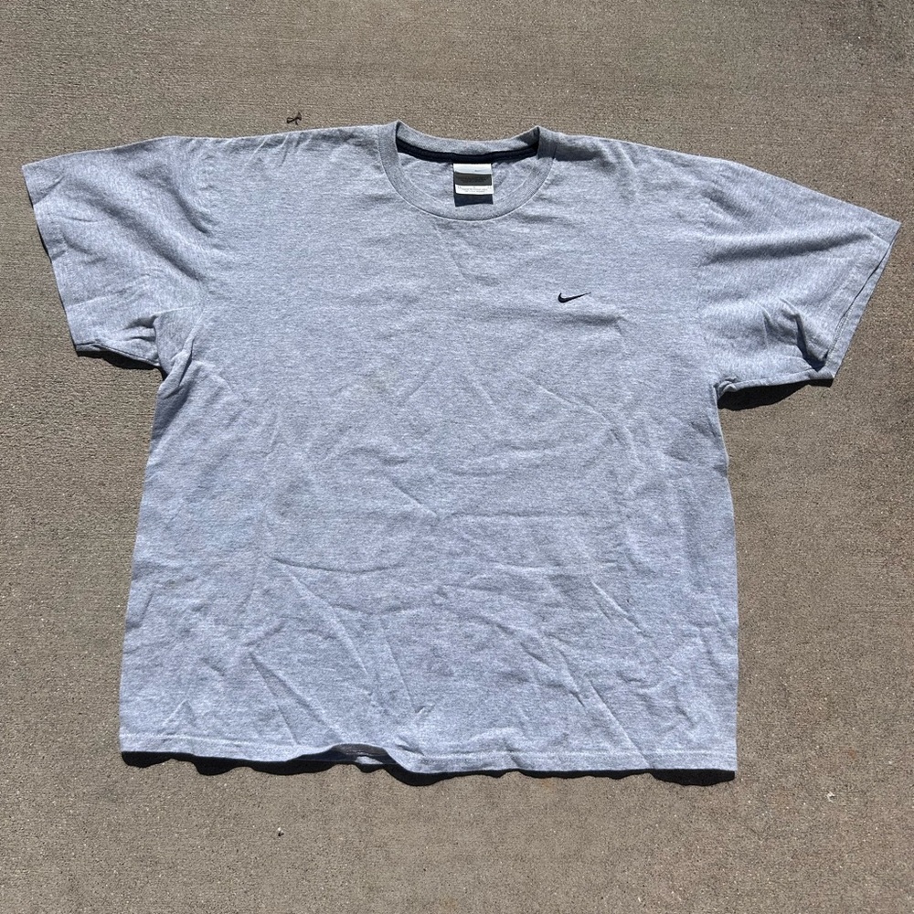 Men’s Vintage 00’s Grey Nike Swoosh T-Shirt